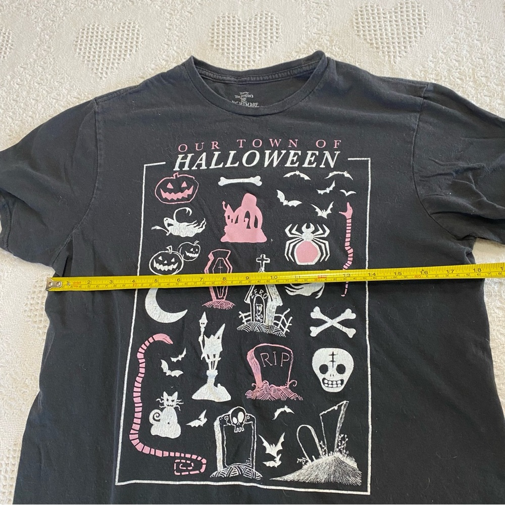 🍓Nightmare Before Christmas Graphic Tee (M) - Picture 6 of 6